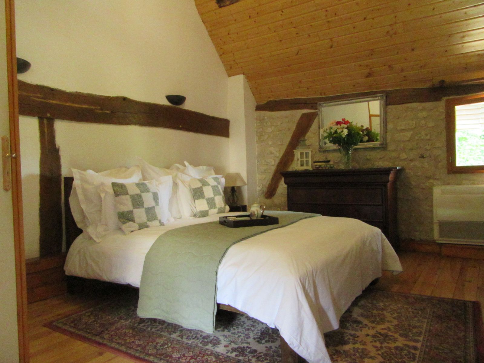 Chambre Blanche de Castille du gîte Saint-Ouen